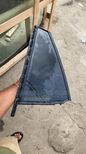 Glc300 2016 Side Vent Glass Available We Deliver