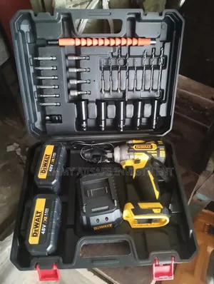 Dewalt Cordless Impact Driver/Impact Wrench Machine
