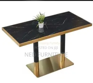 Quality 2 Poles Restaurant Table