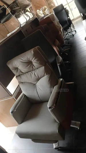 Luxury High-Quality Executive Chair Comes With Free Install