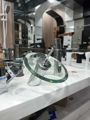 Short Round Glass Fountain Tap