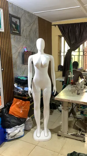 Plastic Faceless Size 10 Female Mannequin
