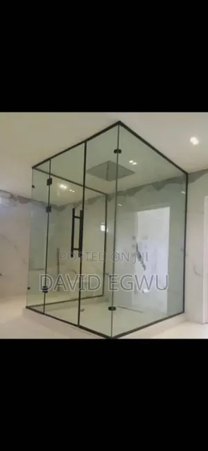 Full Glass Cubicle