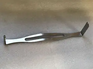 Us Surgical Instrument Retractor