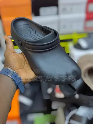 Quality Correct Crocs With Unique Pattern Design