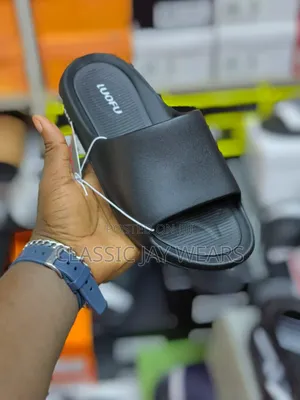 Quality Correct Crocs With Unique Pattern Design