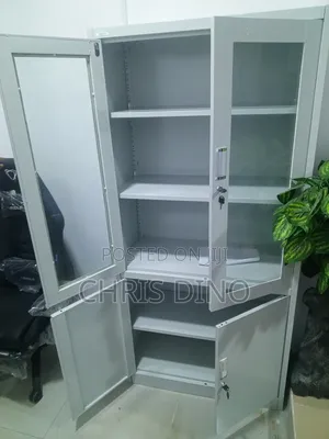 Full Height Cabine Half Glass Half Metal