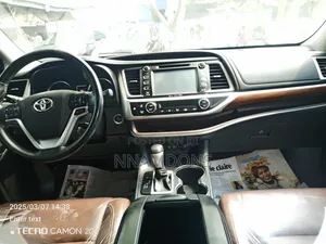 Toyota Highlander Limited 2019 Brown