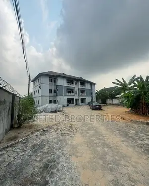 3bdrm Block of Flats in Woji Port Harcourt for sale