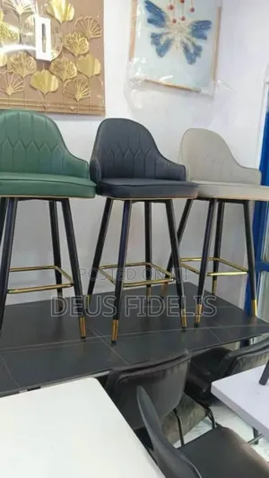 Bar Stool With Swivel Leg