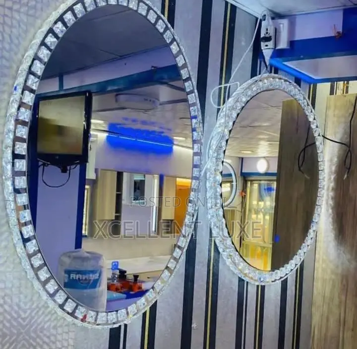 Round Led Mirror With Diamond Face