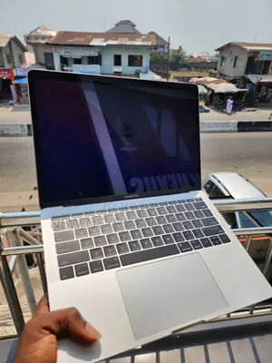 Laptop Apple MacBook Pro 2017 8GB Intel Core I5 SSD 256GB