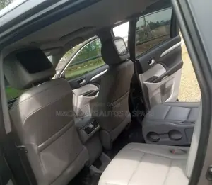Toyota Highlander XLE 4x4 V6 (3.5L 6cyl 8A) 2018 Gray