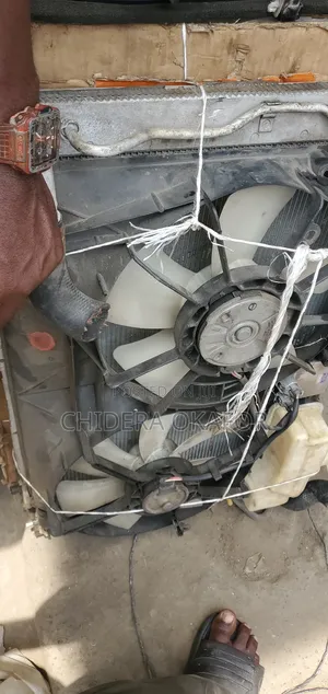 Radiator and Fan and Condenser Toyota Sienna. 05
