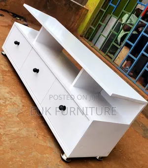 Vw123* White Tv Stand