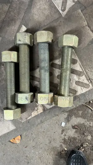 Stud Bolt and Nut 1 1/4 X 200 B7 Stud Bolts
