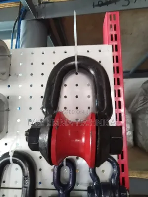 Roller Shackle