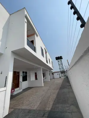 3bdrm Townhouse/Terrace in Ajah for sale