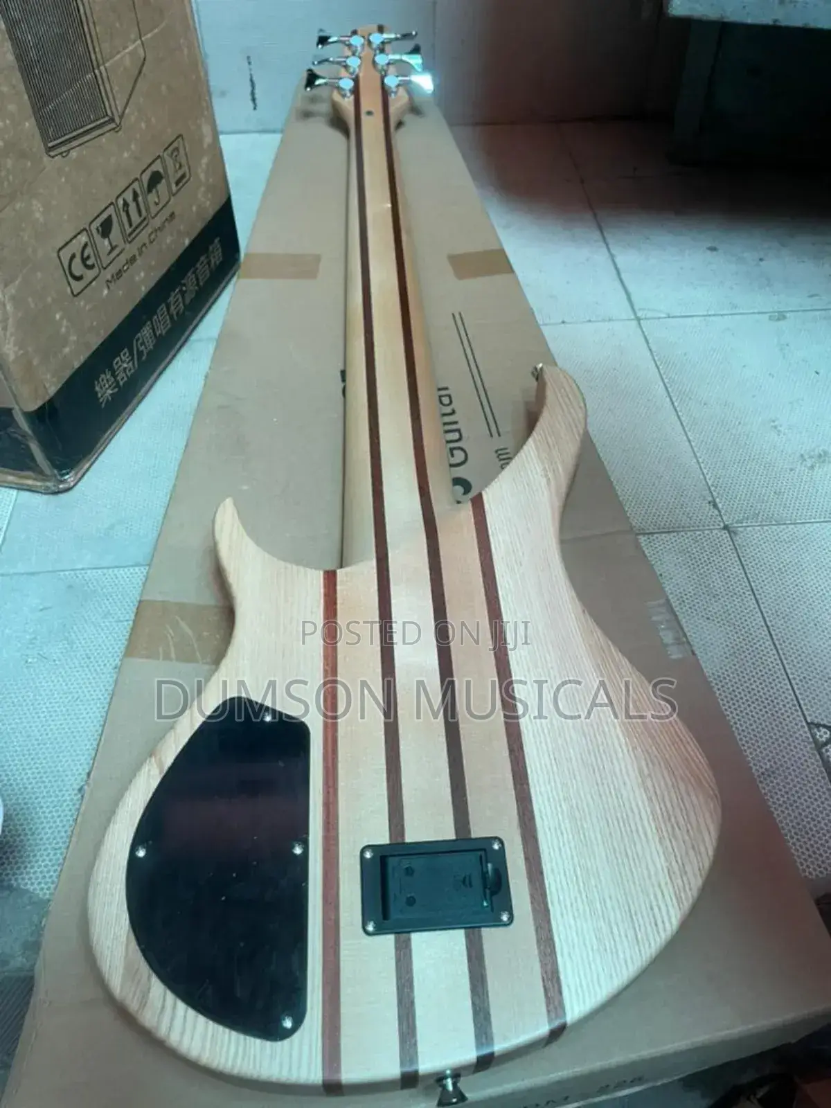 Magna Professional 6 Strings Active Guitar  