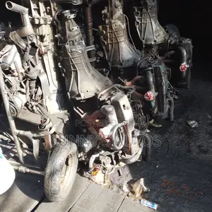 Toyota Hilux 4y Engine