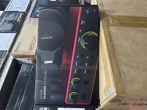 Focusrite 2i2 Studio Bundle 4th Gen