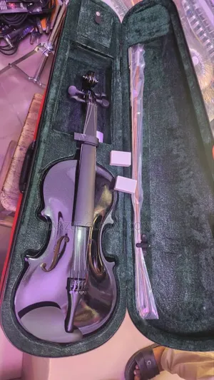 Yamaha 4/4 Black Violin With Extra Rosin