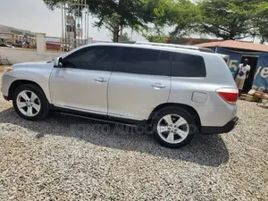 Toyota Highlander Limited 3.5l 4WD 2013 Silver