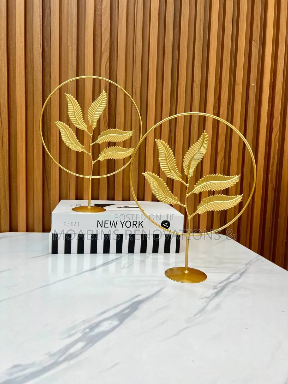 Decorative Figurine Console Decor - Leaf Stand .