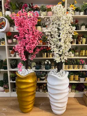 Oyster Fiber Pot With Cherry Blossoms