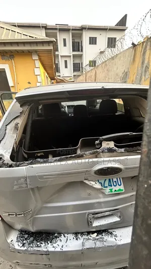 Ford Edge 2010 Back Glass We Deliver