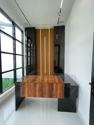 5bdrm Duplex in Chevron for sale
