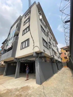 3bdrm Apartment in Surulere for sale