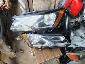 Headlights Volkswagen Passat Se 2016