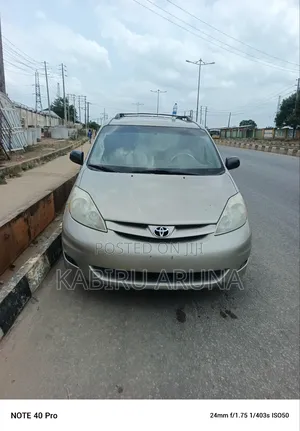 Toyota Sienna 2008 Gold