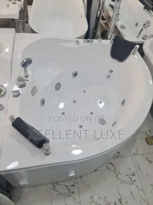 Angle Round Jacuzzi