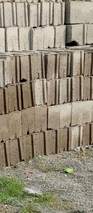 Strong Vibrated Blocks