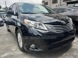 Toyota Sienna XLE 7 Passenger (3.5L 6cyl 6A) 2016 Black