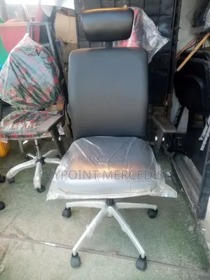 402 Executive Office Swivel Chair With Headrest