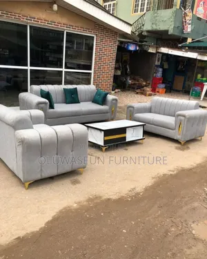 Set of Chairs With Center Table