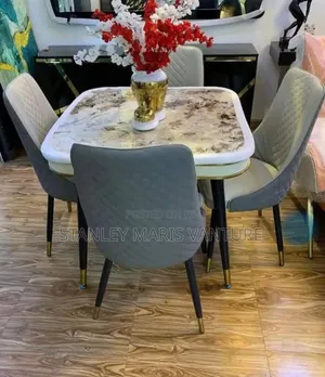 Luxurious Four Seater Dinning Set