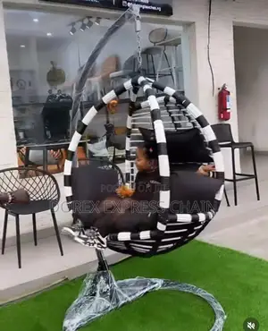 Patio Swing Chair – Effortless Outdoor Elegance