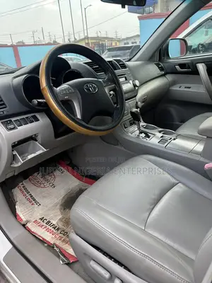 Toyota Highlander SE 2010 White