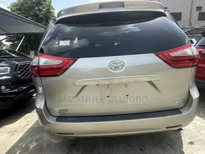 Toyota Sienna 2015 Gold