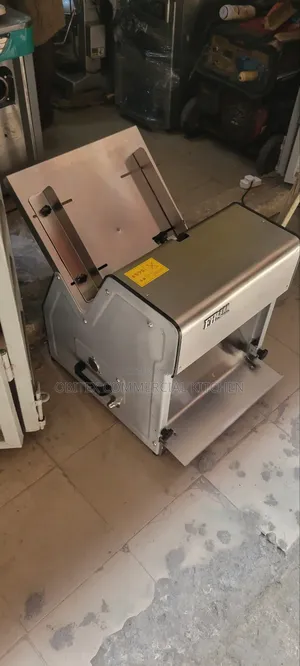Industrial Stainless Steel Bread Slicer Machine Is Available for Sale