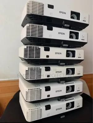 Projectors 5000 Lumens Ibadan  , Portahcourt , Warri  , Abuj