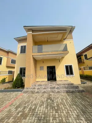 4bdrm Duplex in Jericho for sale