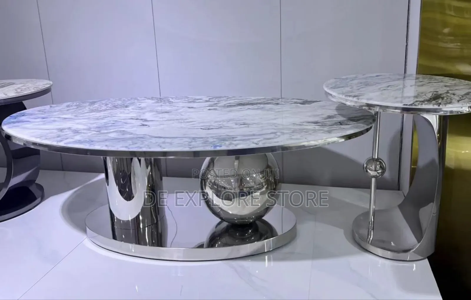 Oval Shape Tablez With Side Stools