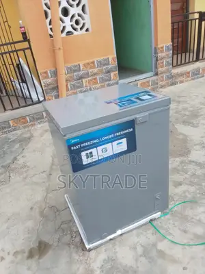 Moveable 142 Midea Chest Freezer (Hs-186cn) + Keys