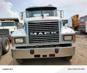 Mack Truck Manual Injector System 2004 White