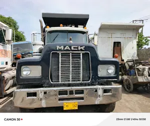 Mack Tipper R-Model Blue Color